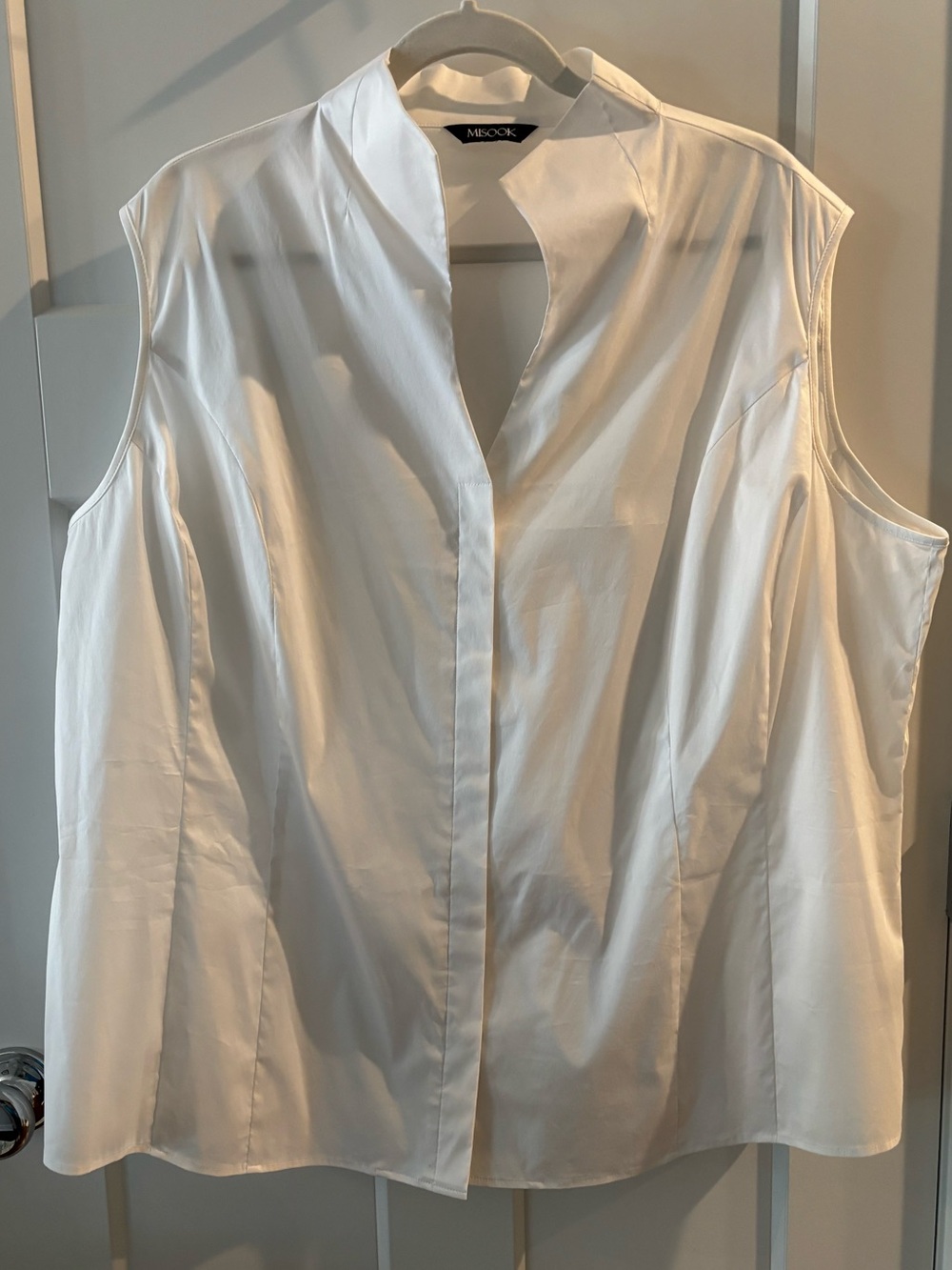 Misook White Sleeveless V-Neck Poplin Top